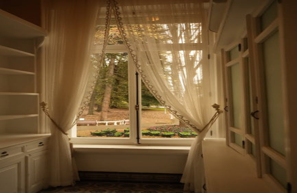 Hoe creëert u een onderhoudsarme schaduwtuin met veel sfeer