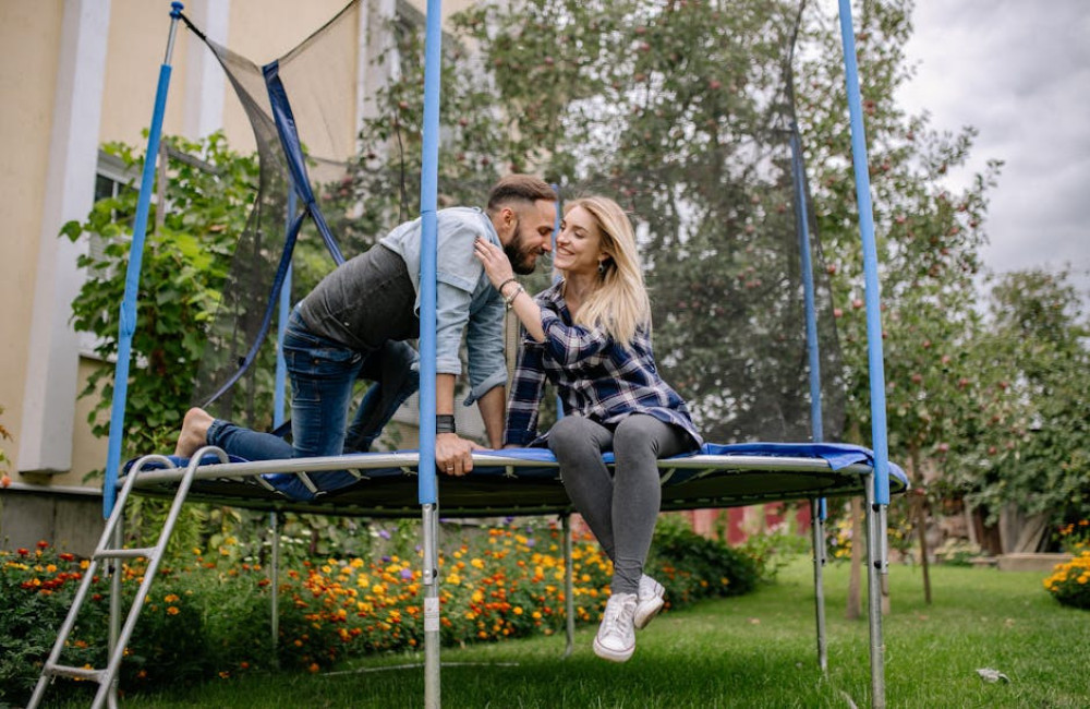 Waarom groeit gras niet onder een trampoline? Dit is de oorzaak